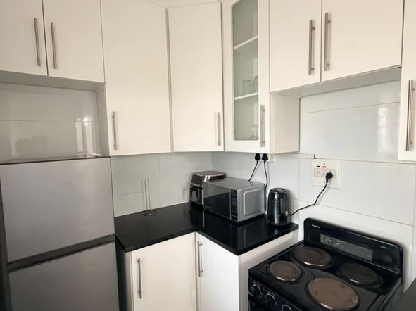 2 Bedroom Flat & Apartment