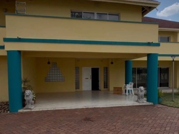 6 Bedroom House