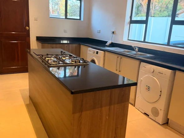 3 Bedroom Flat & Apartment