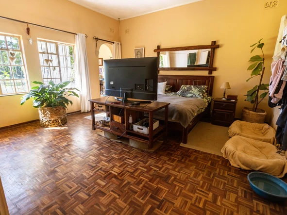 6 Bedroom House