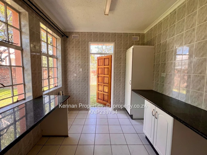 House For Sale in Glen Lorne!