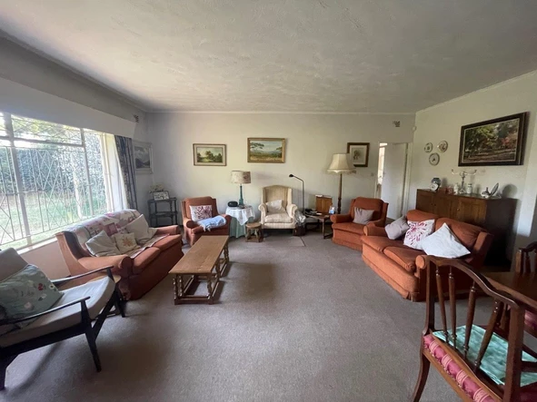 2 Bedroom Flat & Apartment
